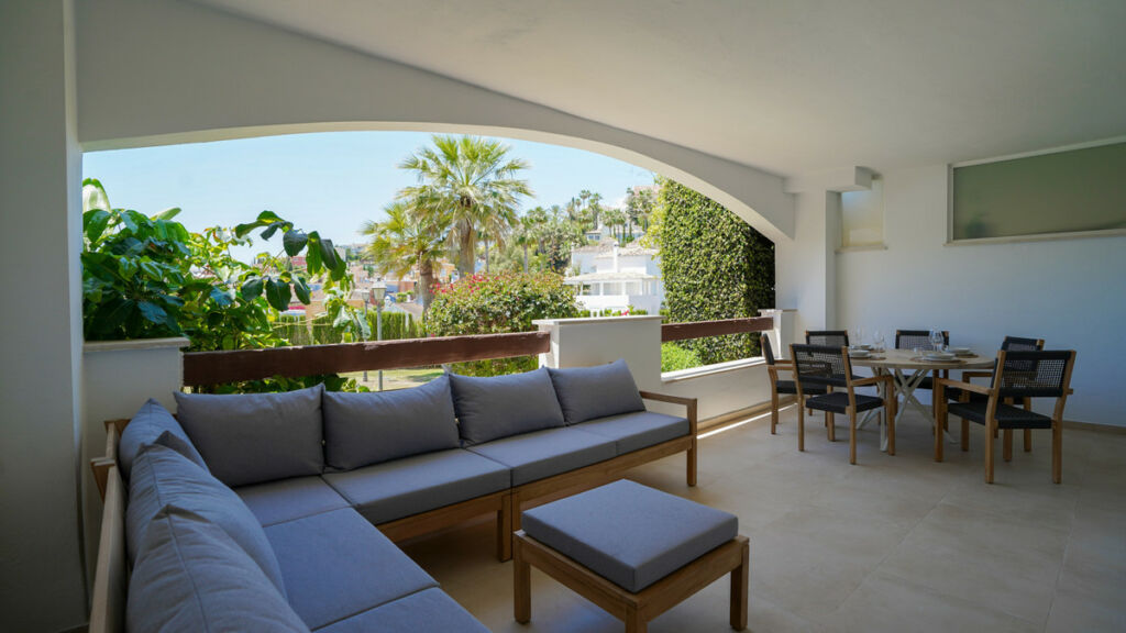 Middle Floor Apartment Nueva Andalucía Málaga - image 3