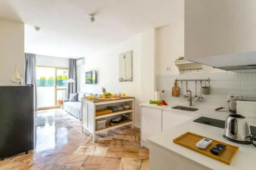 Middle Floor Studio Elviria Málaga - image 3