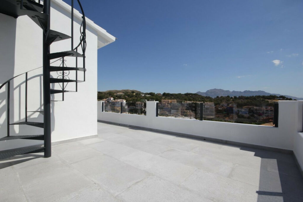 Detached Villa La Nucia Alicante - image 3