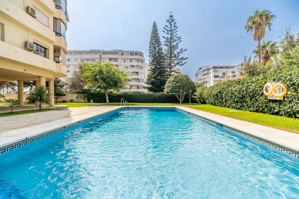 Middle Floor Apartment Fuengirola Málaga - image 3