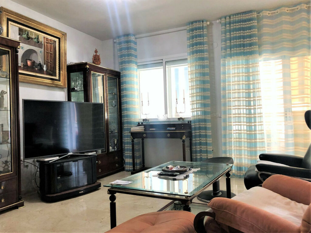 Middle Floor Apartment Fuengirola Málaga - image 3