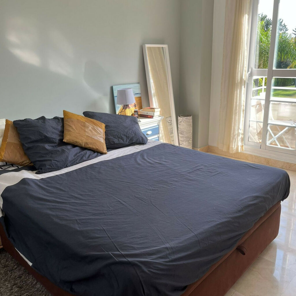 Middle Floor Apartment Estepona Málaga - image 3