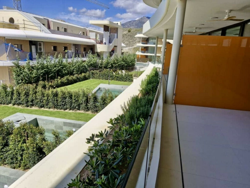 Middle Floor Apartment Fuengirola Málaga - image 3