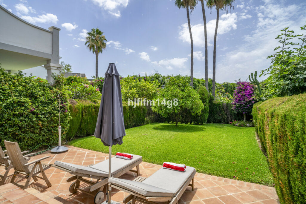 Townhouse Nueva Andalucía Málaga - image 3