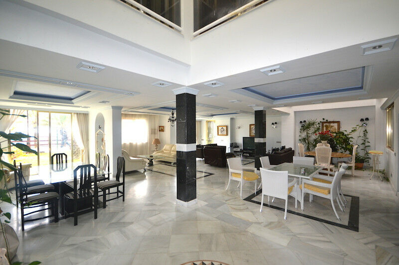 Ground Floor Apartment Puerto Banús Málaga - image 3