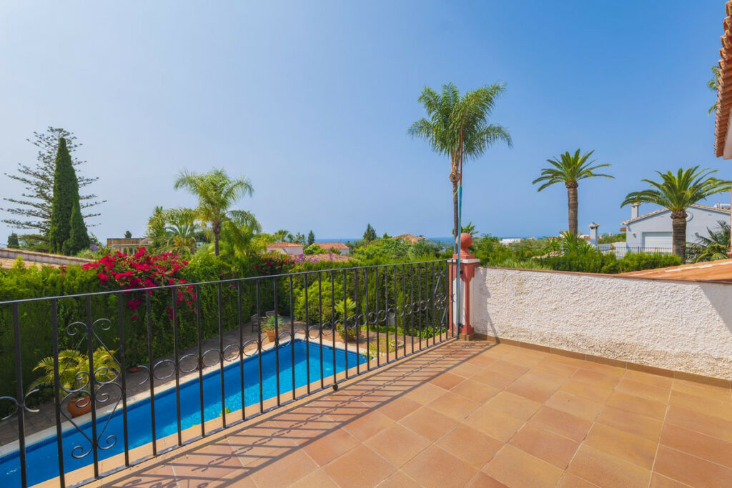 Detached Villa Marbella Málaga - image 3