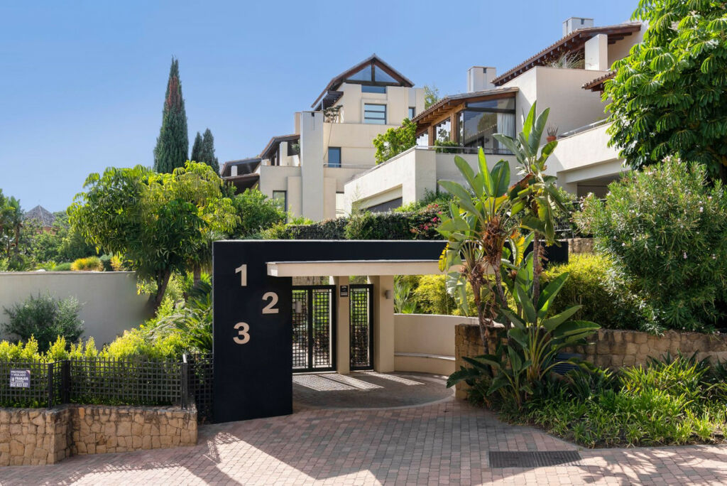 Ground Floor Apartment Marbella Málaga - image 3