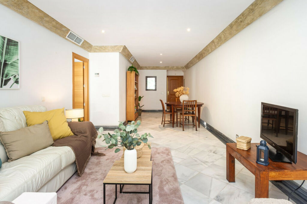 Middle Floor Apartment Marbella Málaga - image 3