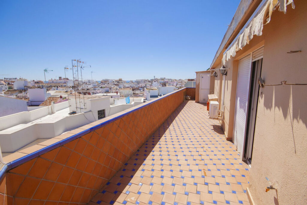 Top Floor Apartment Estepona Málaga - image 3