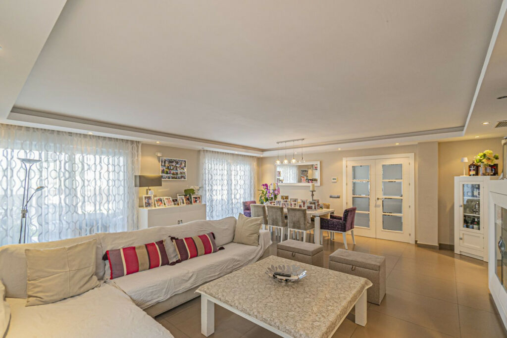 Detached Villa San Pedro de Alcántara Málaga - image 3
