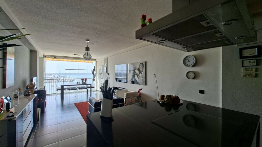 Middle Floor Apartment Torrevieja Alicante - image 3