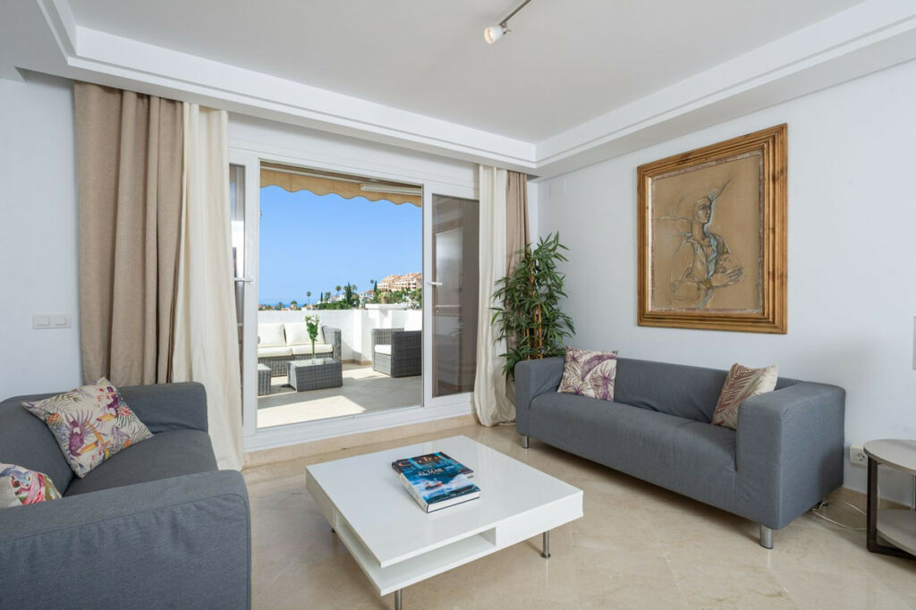 Middle Floor Apartment Nueva Andalucía Málaga - image 5