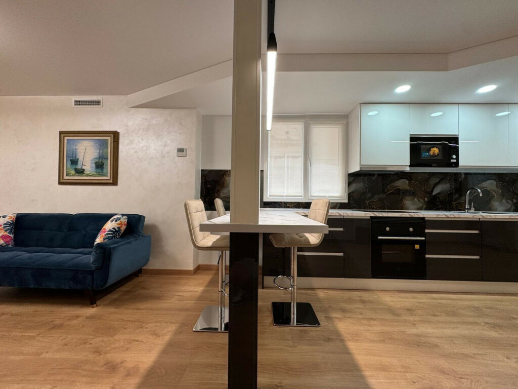 Middle Floor Apartment Torrevieja Alicante - image 3