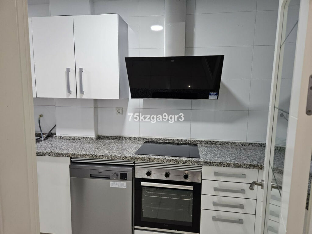 Middle Floor Apartment Estepona Málaga - image 3
