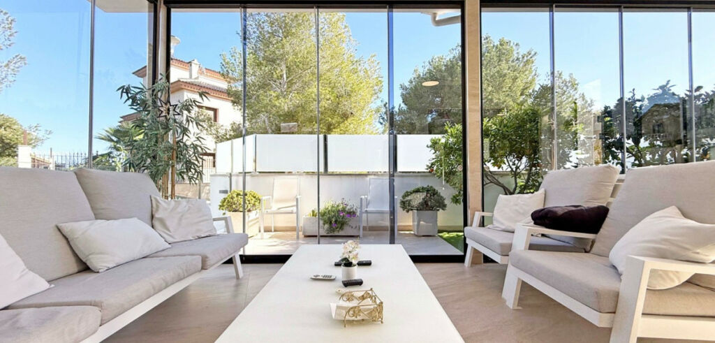 Detached Villa Villamartin Alicante - image 3