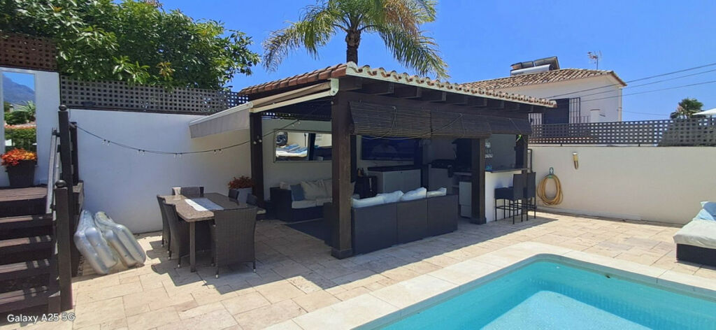 Detached Villa Marbella Málaga - image 3
