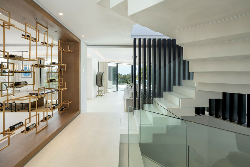Detached Villa Benahavís Málaga - image 3