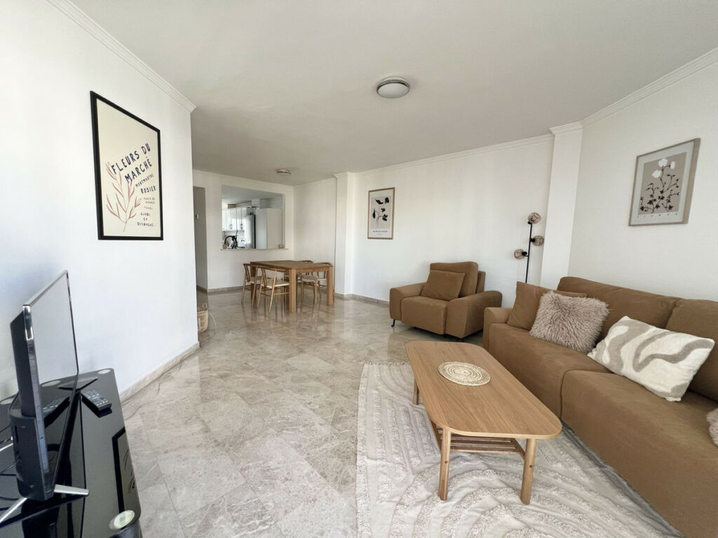 Middle Floor Apartment Calahonda Málaga - image 3