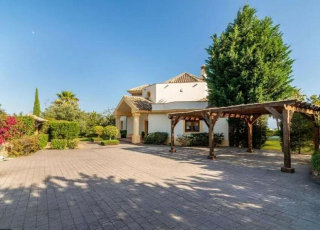 Detached Villa Los Flamingos Málaga - image 3