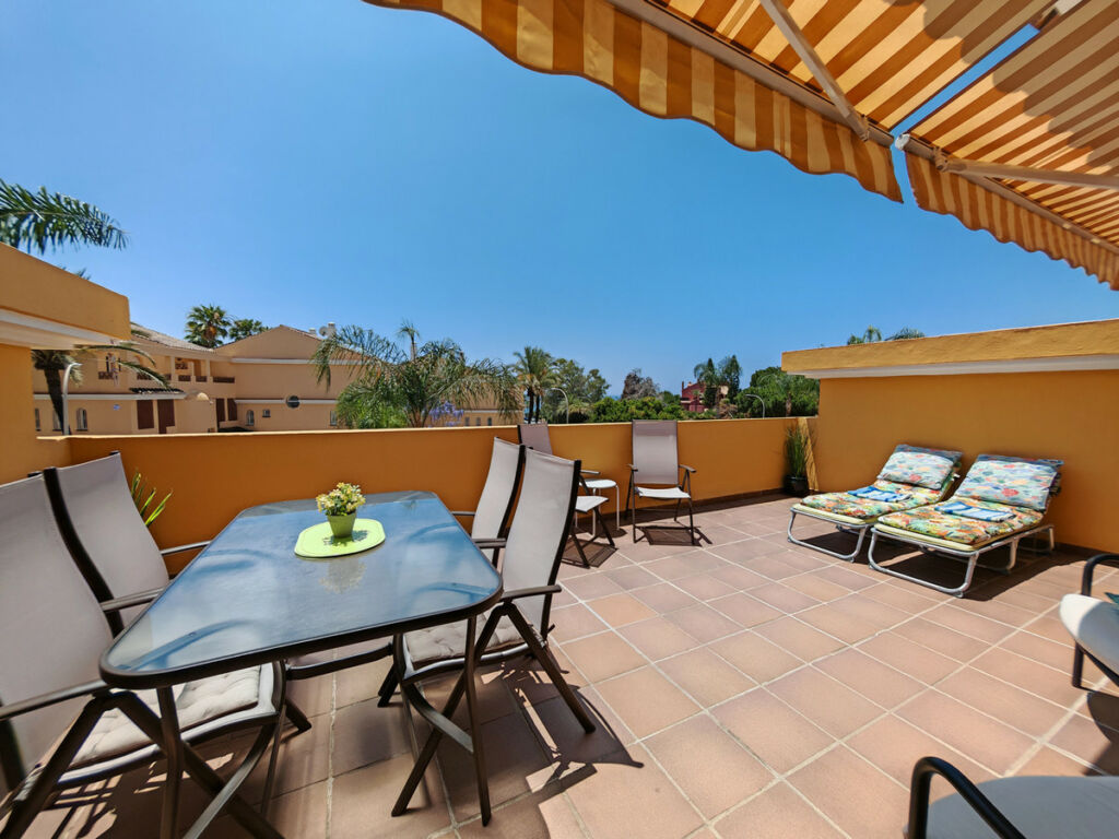 Middle Floor Apartment Elviria Málaga - image 3