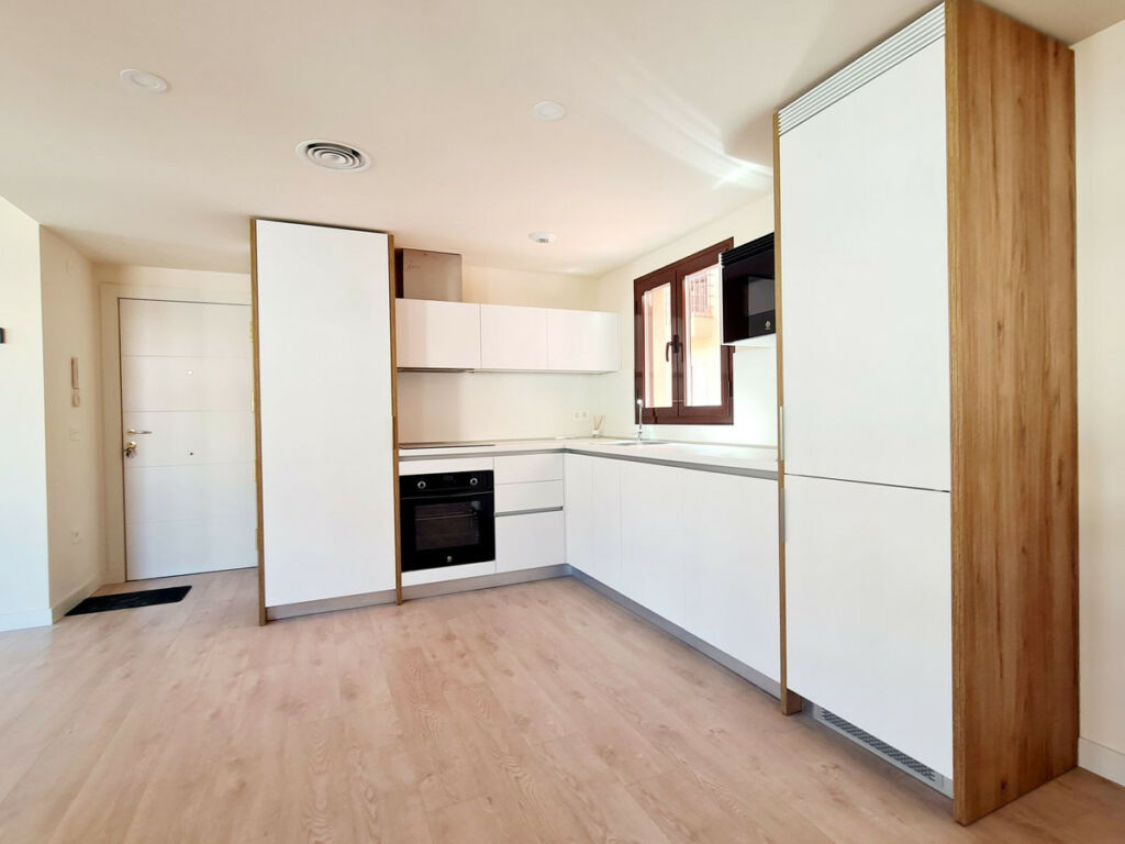 Middle Floor Apartment Benalmadena Málaga - image 4