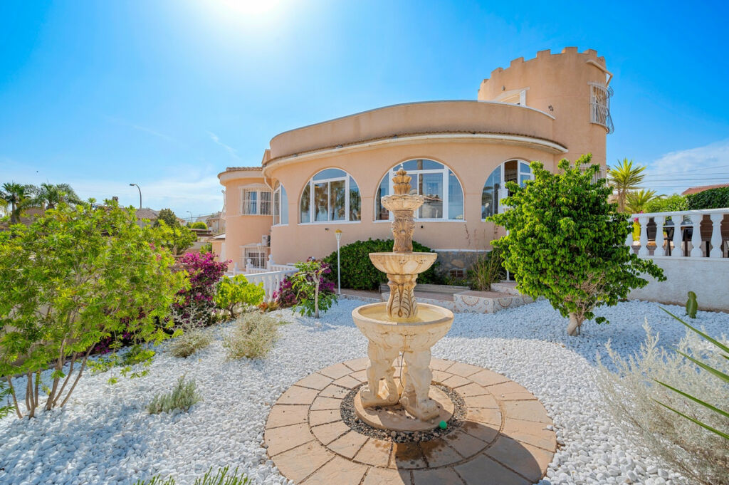 Detached Villa Ciudad Quesada Alicante - image 3