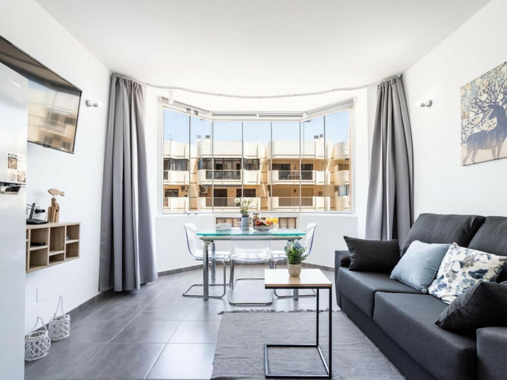 Middle Floor Apartment Fuengirola Málaga - image 3