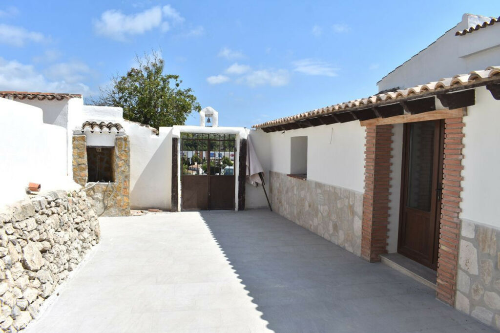 Detached Villa Moraira Alicante - image 3