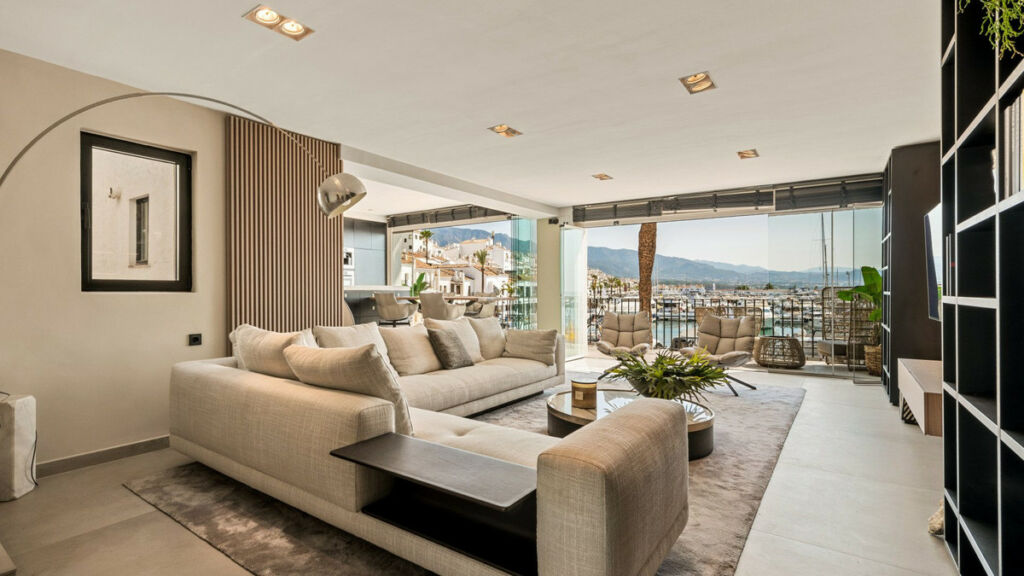 Middle Floor Apartment Puerto Banús Málaga - image 3