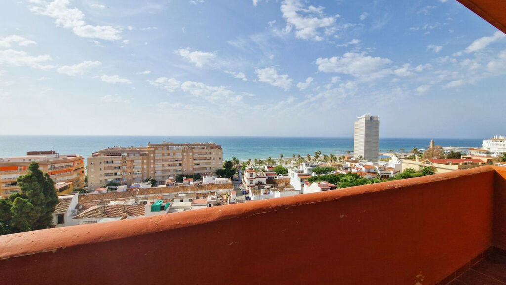 Top Floor Apartment Estepona Málaga - image 3