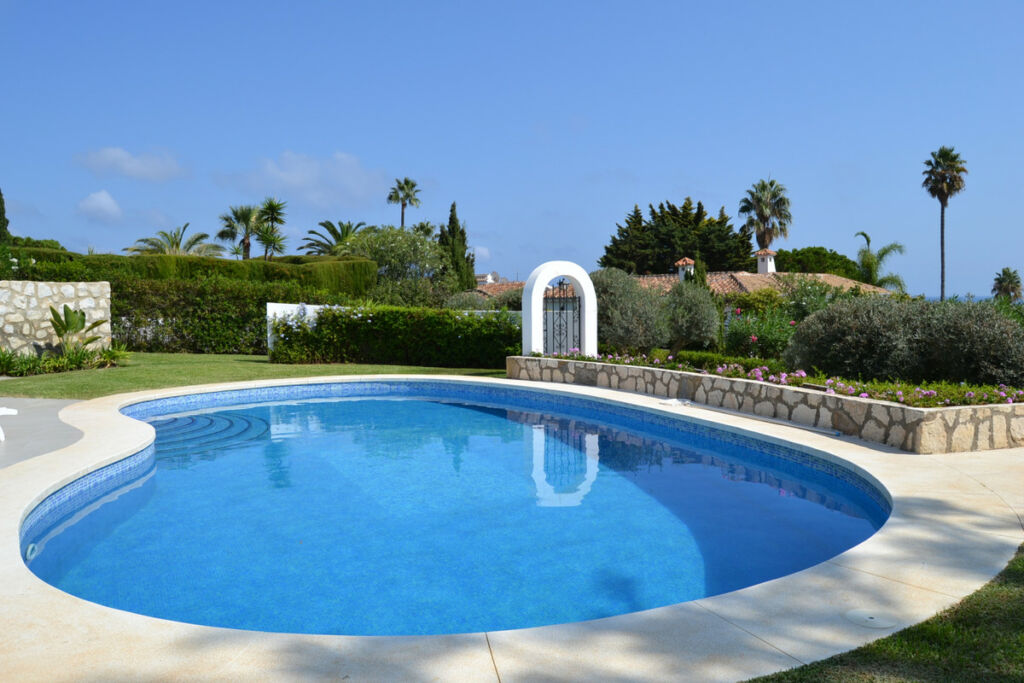 Detached Villa El Chaparral Málaga - image 3