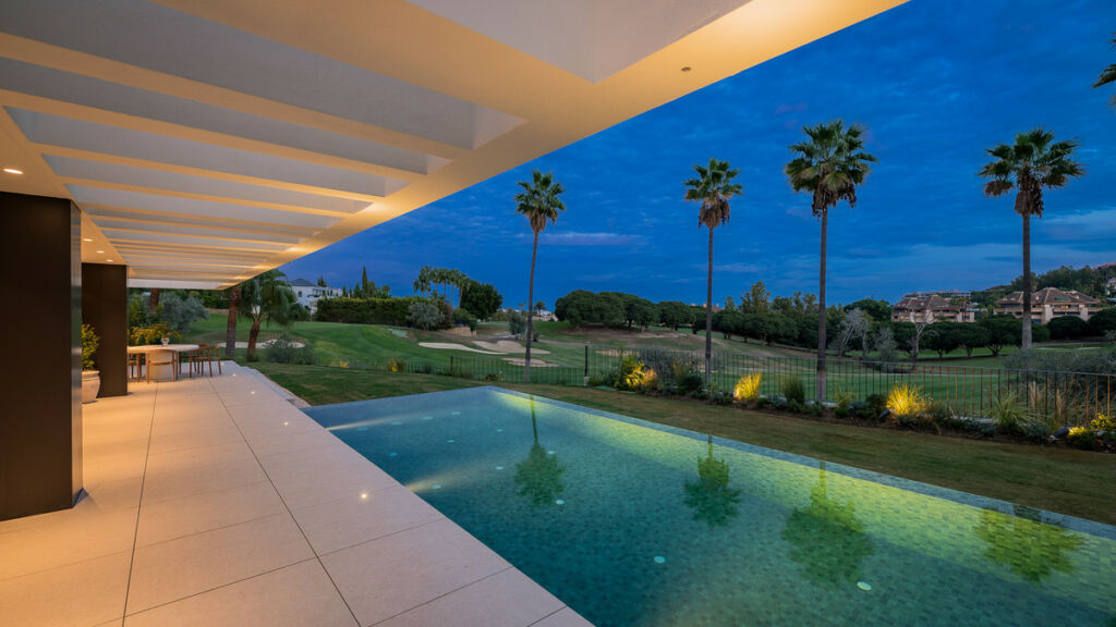 Detached Villa Nueva Andalucía Málaga - image 3
