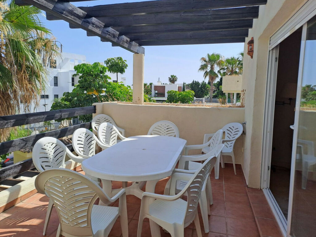 Middle Floor Apartment Estepona Málaga - image 5
