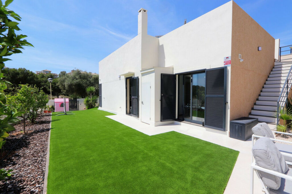 Detached Villa La Zenia Alicante - image 3