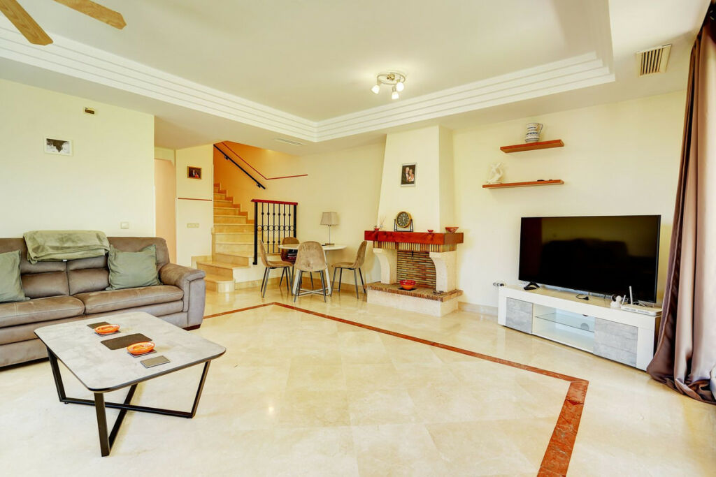 Semi-Detached House Riviera del Sol Málaga - image 3