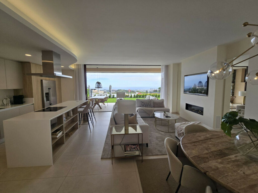 Ground Floor Apartment Benahavís Málaga - image 3