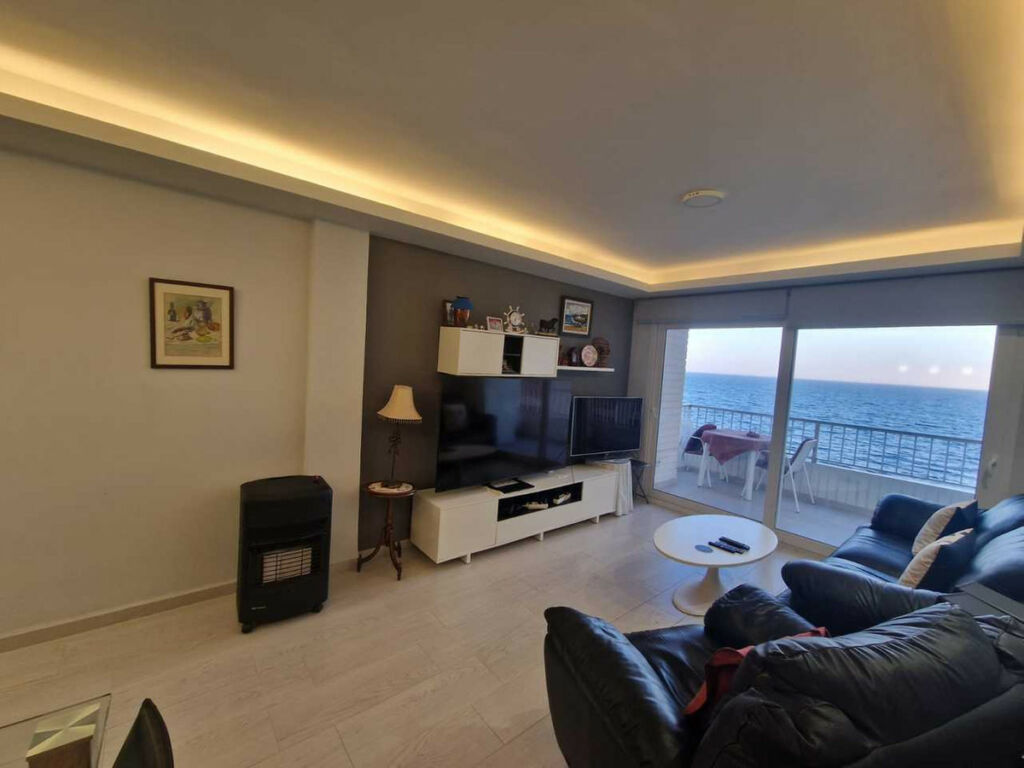 Middle Floor Apartment Torrevieja Alicante - image 3