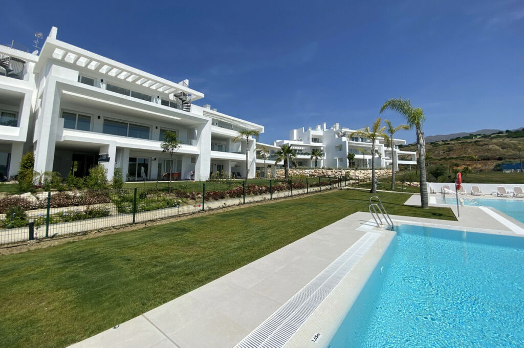 Ground Floor Apartment Casares Málaga - image 3