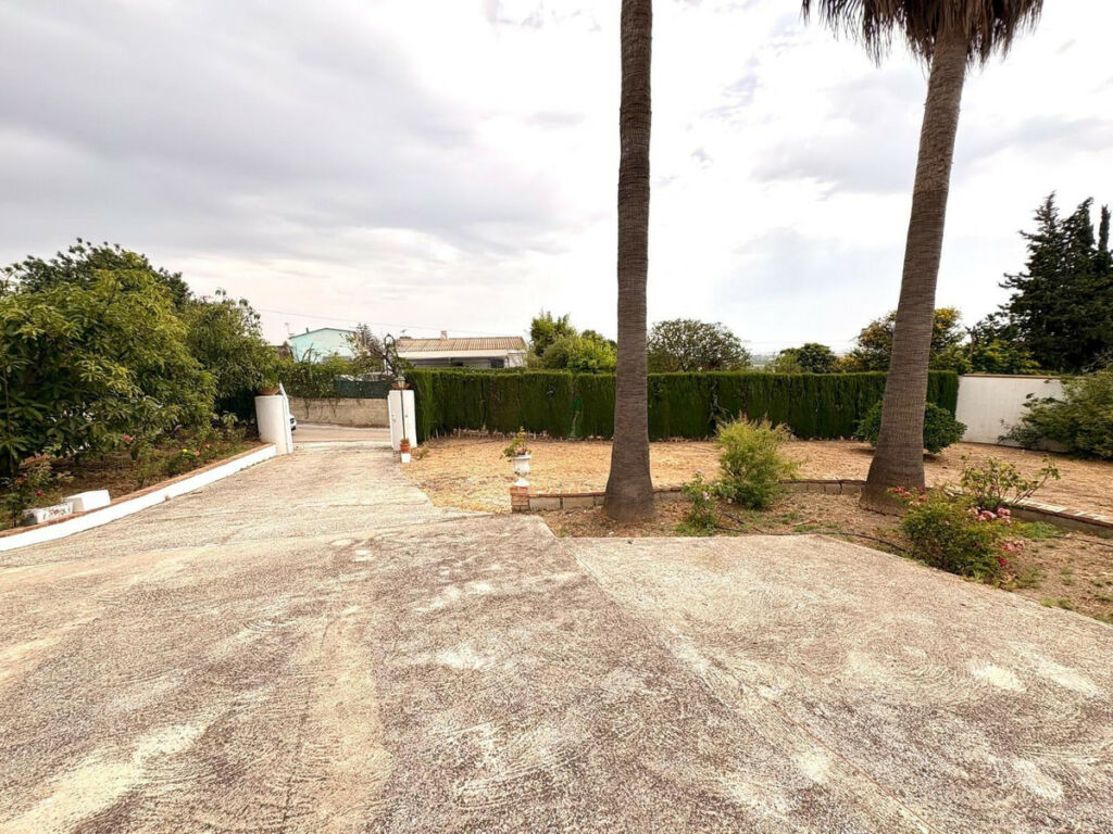 Detached Villa Alhaurín de la Torre Málaga - image 5