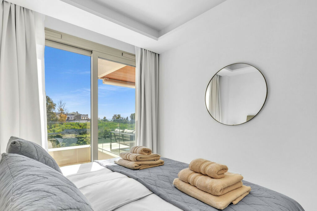 Middle Floor Apartment Marbella Málaga - image 3