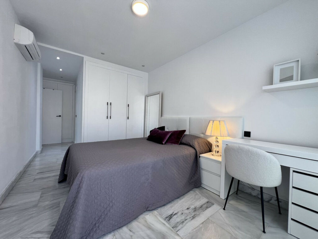 Middle Floor Apartment Benahavís Málaga - image 3