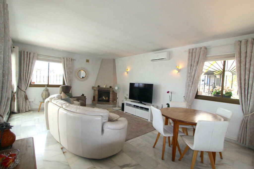 Detached Villa La Capellania Málaga - image 3