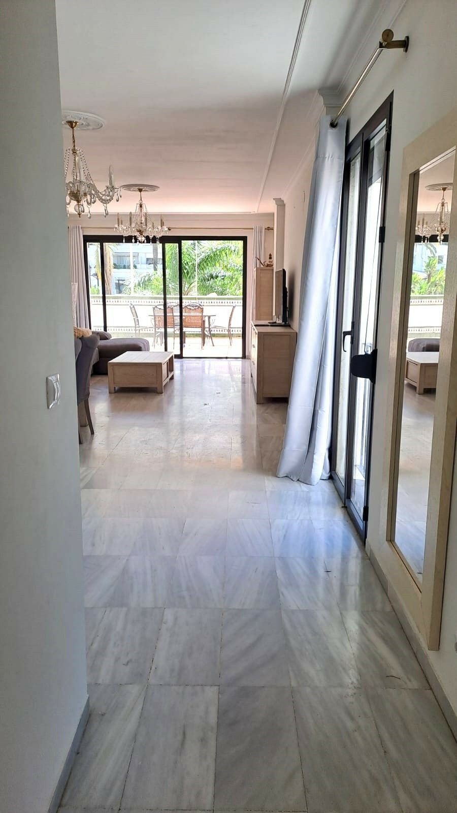 Middle Floor Apartment Puerto Banús Málaga - image 3
