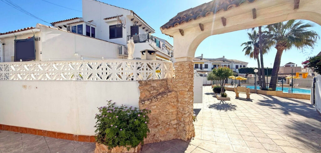 Bungalow Torrevieja Alicante - image 3