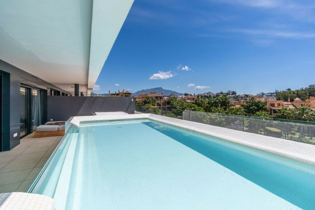 Middle Floor Apartment Estepona Málaga - image 3