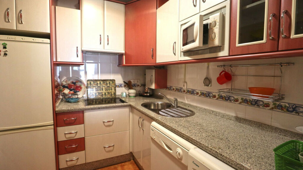 Middle Floor Apartment Marbella Málaga - image 3