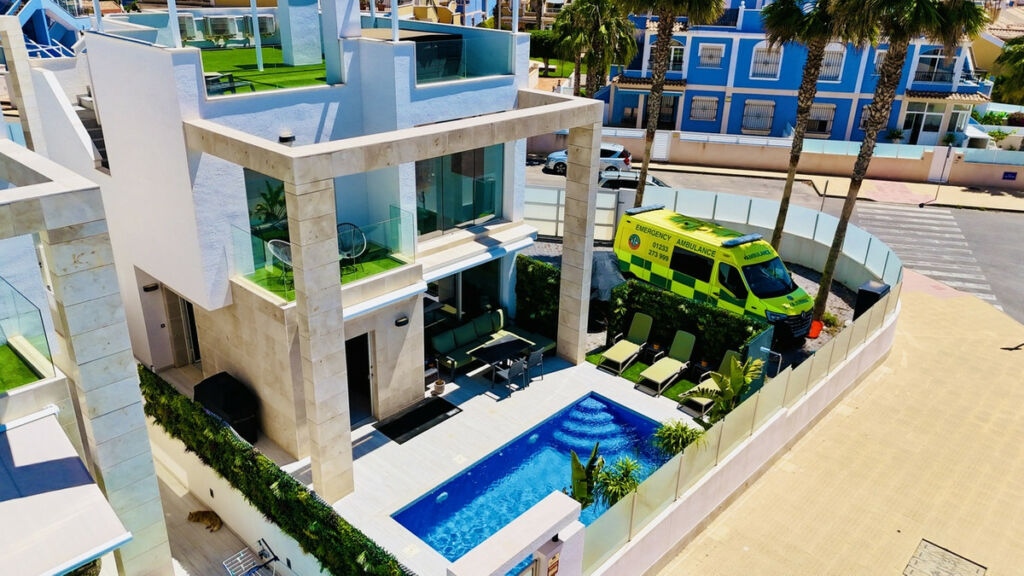 Detached Villa Cabo Roig Alicante - image 3