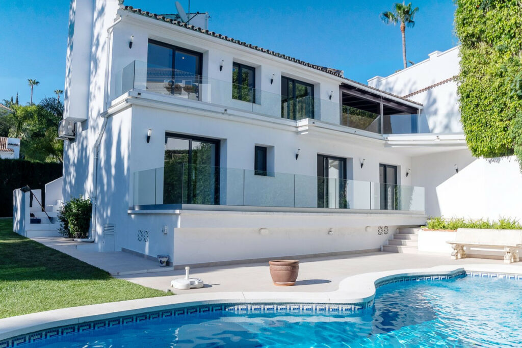 Detached Villa Marbella Málaga - image 3