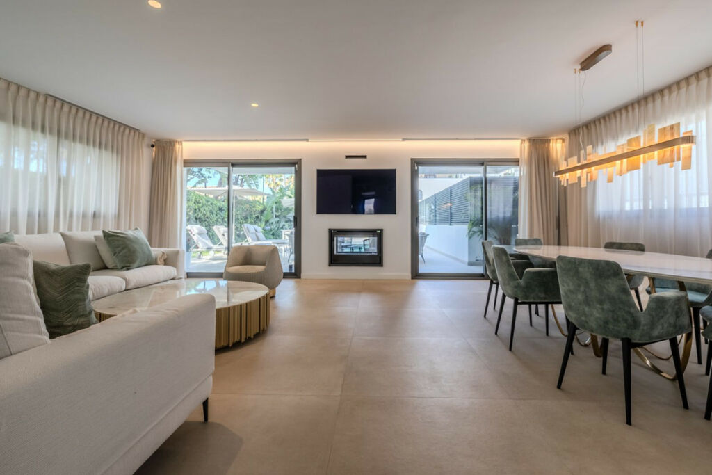 Detached Villa Puerto Banús Málaga - image 3
