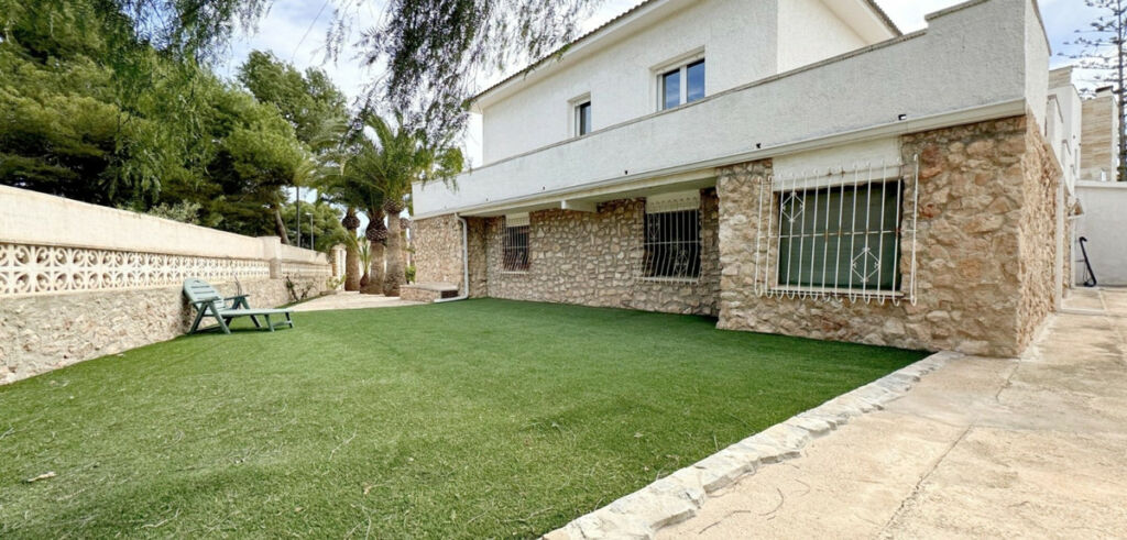 Detached Villa La Zenia Alicante - image 3